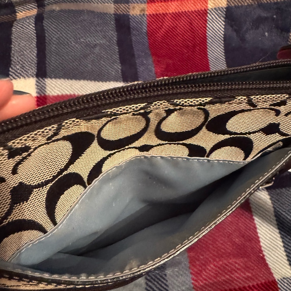 Coach Black and Cream Signature Shoulder Bag - Picture 6 of 8